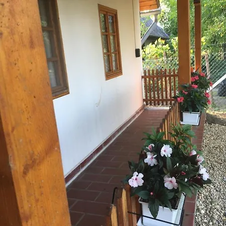 Oázis Apartman * Sarud